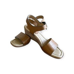 SOFFT Sandal in Croc Embossed Tan with Beige Stacked Wedge Heel